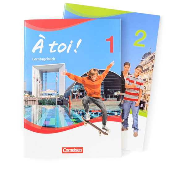 Zwei Cover des Lerntagebuchs »À toi!«, Cornelsen Verlag
